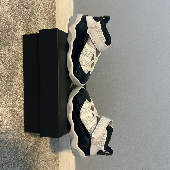 Jordan 6 Rings - Picture 5 of 5